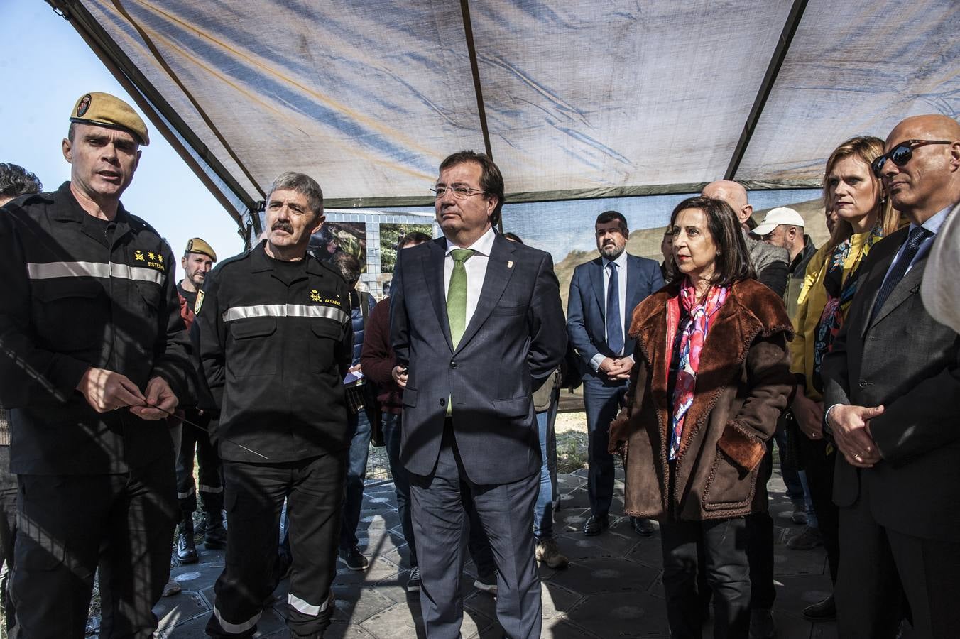 La ministra de Defensa, Margarita Robles, ha quedado impresionada del trabajo que han realizado los miembros de la Unidad Militar de Emergencias