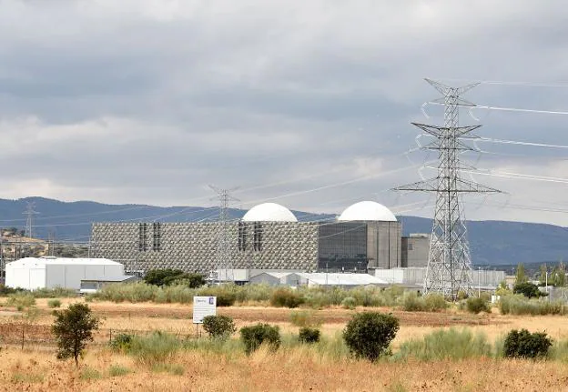 Central nuclear de Almaraz con sus dos reactores. :: hoy