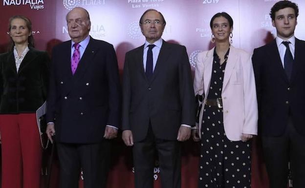 El Rey Juan Carlos preside la gala del toreo con un moratón en un ojo