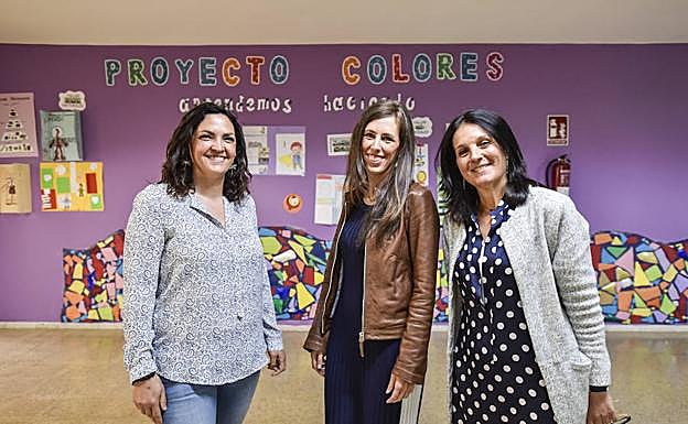 Las maestras Eva Macías, Nieves Domínguez y Maite García.