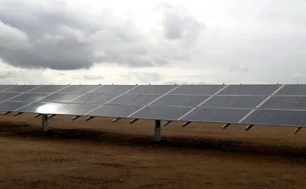 Paneles solares instalados en una de las plantas de Enel en Logrosán:: HOY