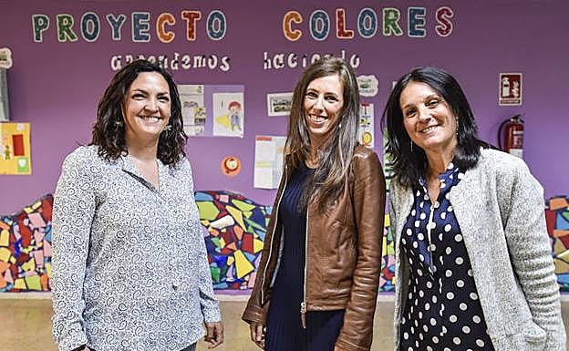 Las maestras Eva Macías, Nieves Domínguez y Maite García:: J.V.A. 