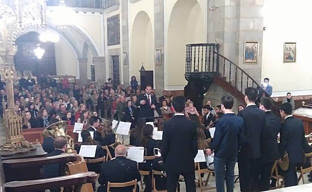 Juan Luis Generelo dirigiendo 