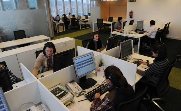 Casi 376.000 empleados hacen 3 millones de horas extra semanales no pagadas