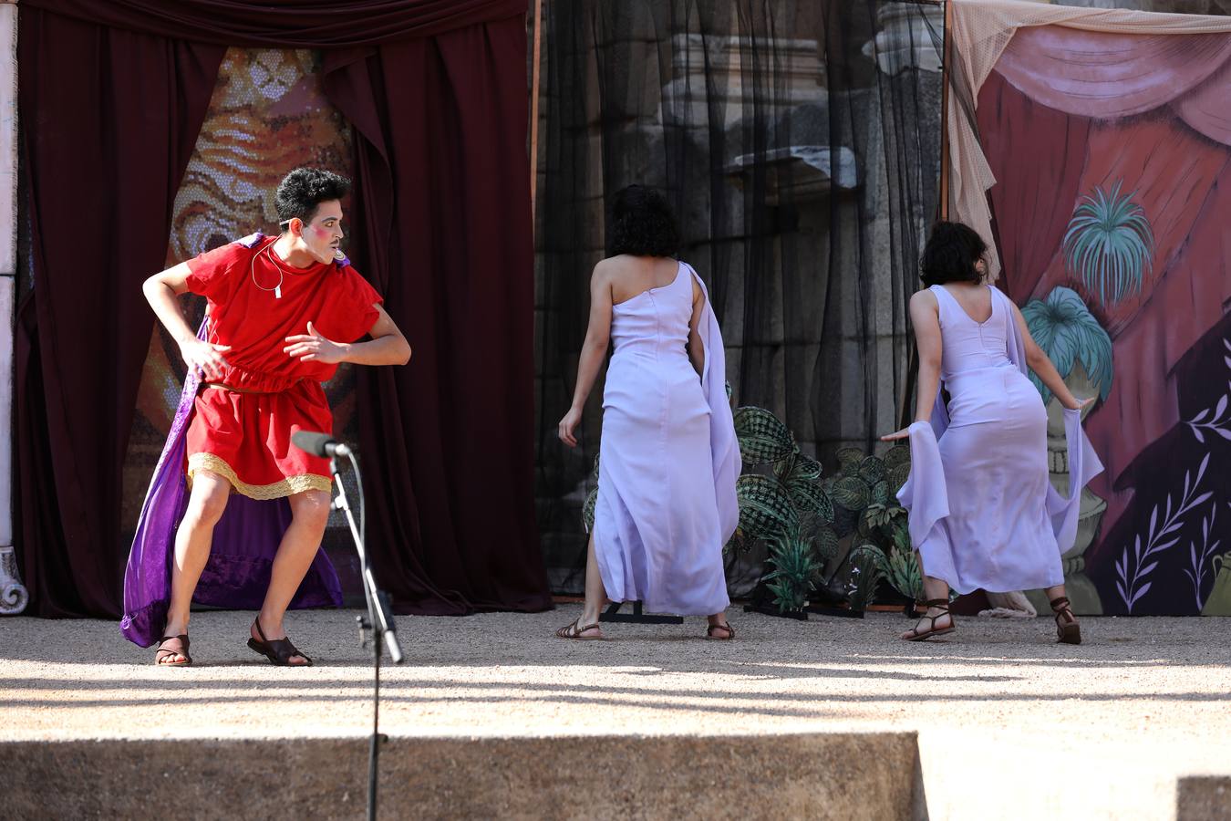 El grupo Noite Bohemia, de A Coruña. ha representado la obra 'Miles Gloriosus', de Plauto dentro del El Festival Juvenil de Teatro Grecolatino.