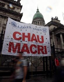 Imagen secundaria 2 - Masiva marcha de sindicatos y pymes en Argentina contra la política de Macri