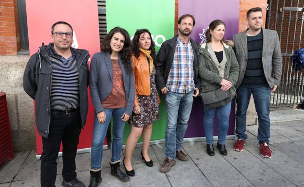 Irene de Miguel, segunda por la izquierda, estuvo presente en el acto de presentación de los candidatos.