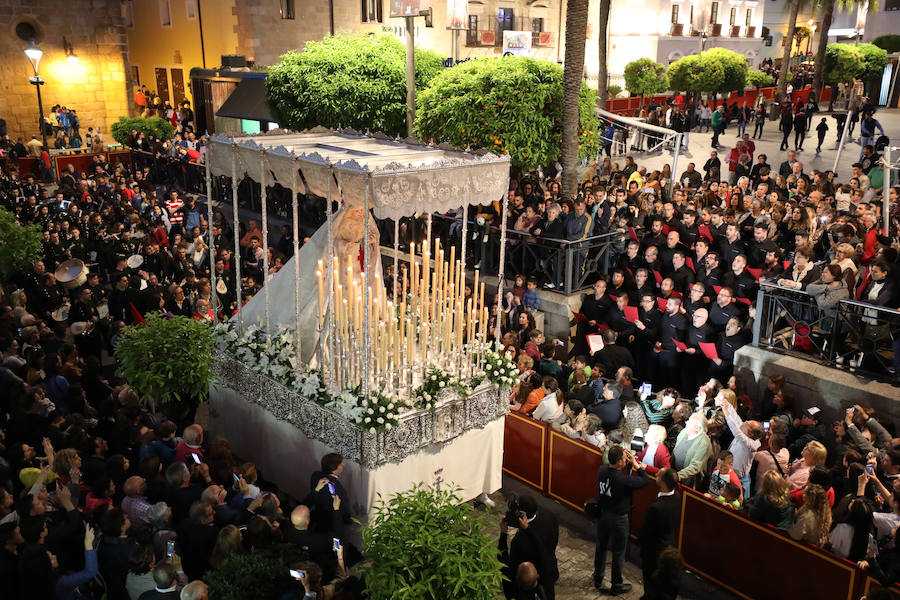 Fotos: Imágenes del Lunes Santo en Mérida: Jesús de Medinaceli, Santísimo Cristo de las Injurias y Nuestra Señora del Rosario