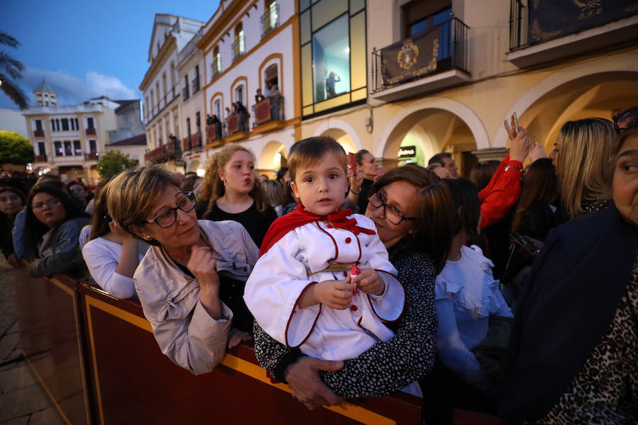 Fotos: Imágenes del Lunes Santo en Mérida: Jesús de Medinaceli, Santísimo Cristo de las Injurias y Nuestra Señora del Rosario