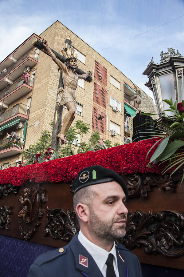 Fotos: Miles de pacenses se echan a la calle para seguir los pasos de la Espina