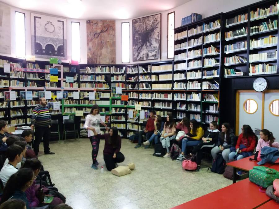 Algunos alumnos en el taller de la salud 