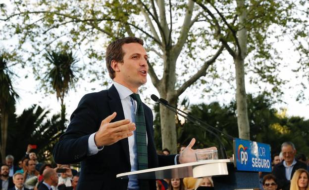 Pablo Casado, en un mitin este martes en un parque de Madrid.