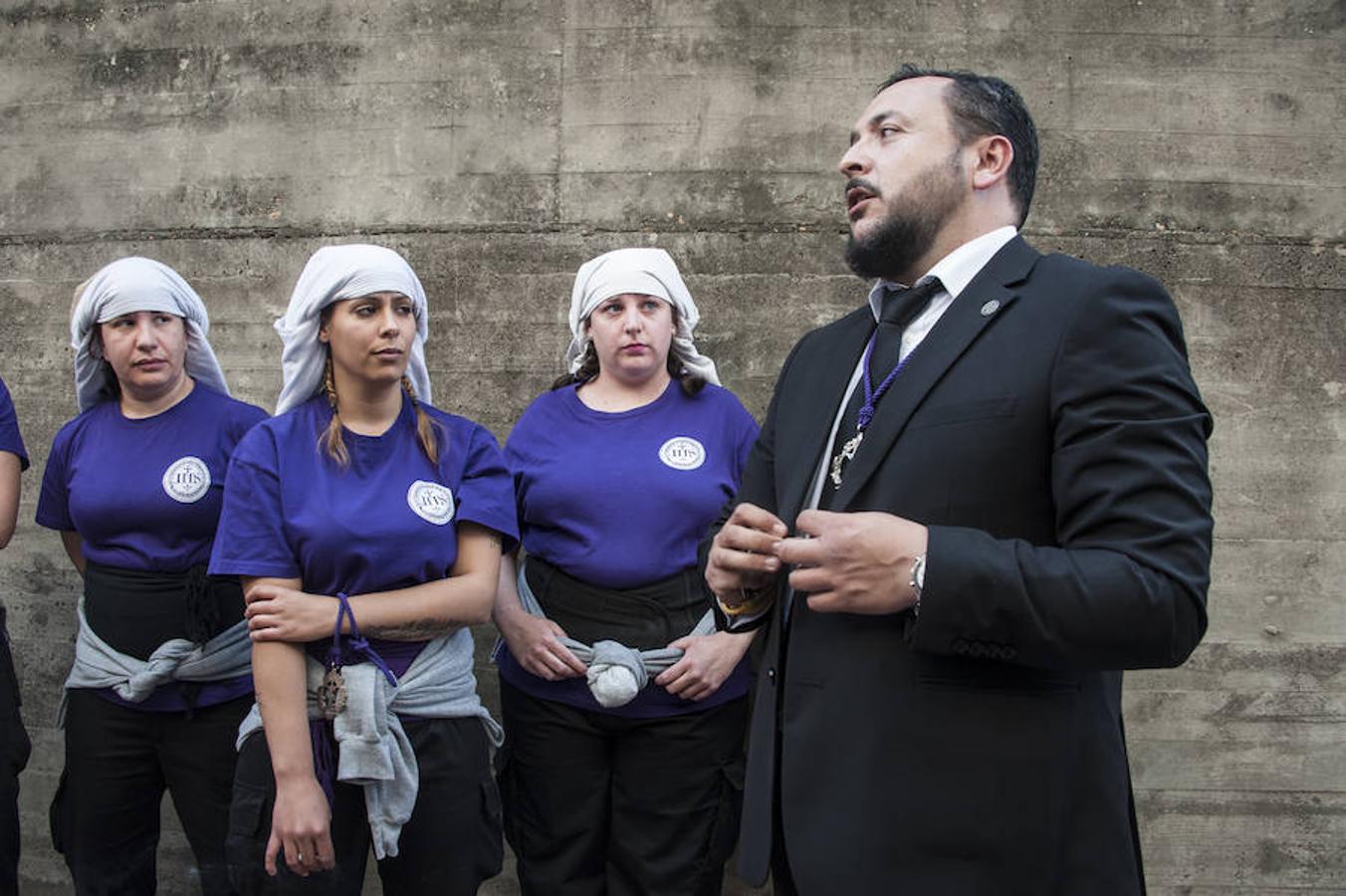 Fotos: Miles de pacenses se echan a la calle para seguir los pasos de la Espina