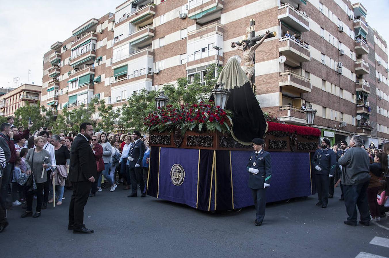 Fotos: Miles de pacenses se echan a la calle para seguir los pasos de la Espina