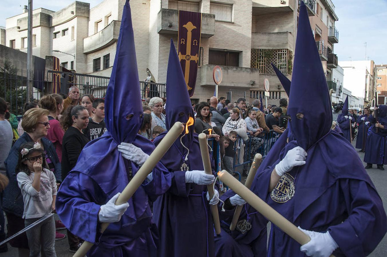 Fotos: Miles de pacenses se echan a la calle para seguir los pasos de la Espina