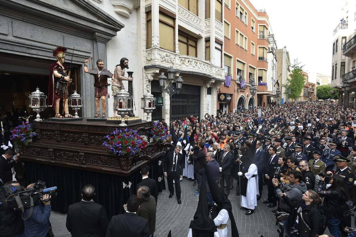 Fotos: La procesión del Ecce-Homo y la Soledad en Badajoz se vio alterada por la lluvia