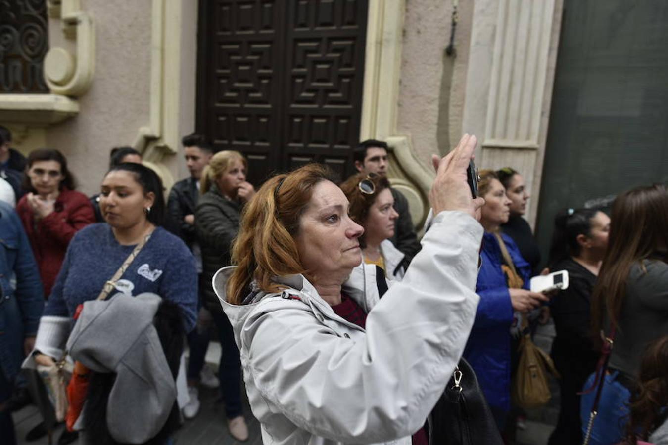 Fotos: La procesión del Ecce-Homo y la Soledad en Badajoz se vio alterada por la lluvia