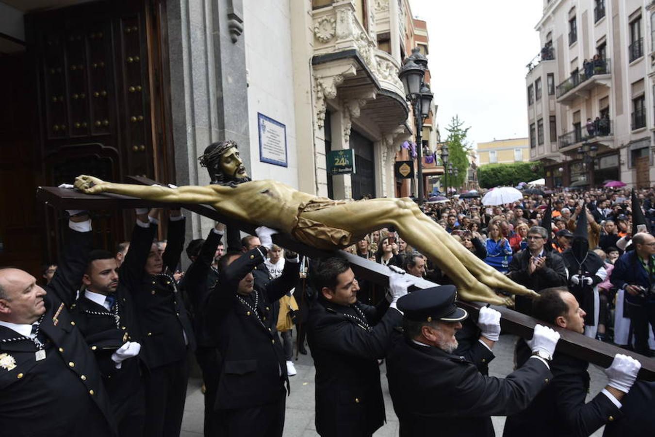 Fotos: La procesión del Ecce-Homo y la Soledad en Badajoz se vio alterada por la lluvia