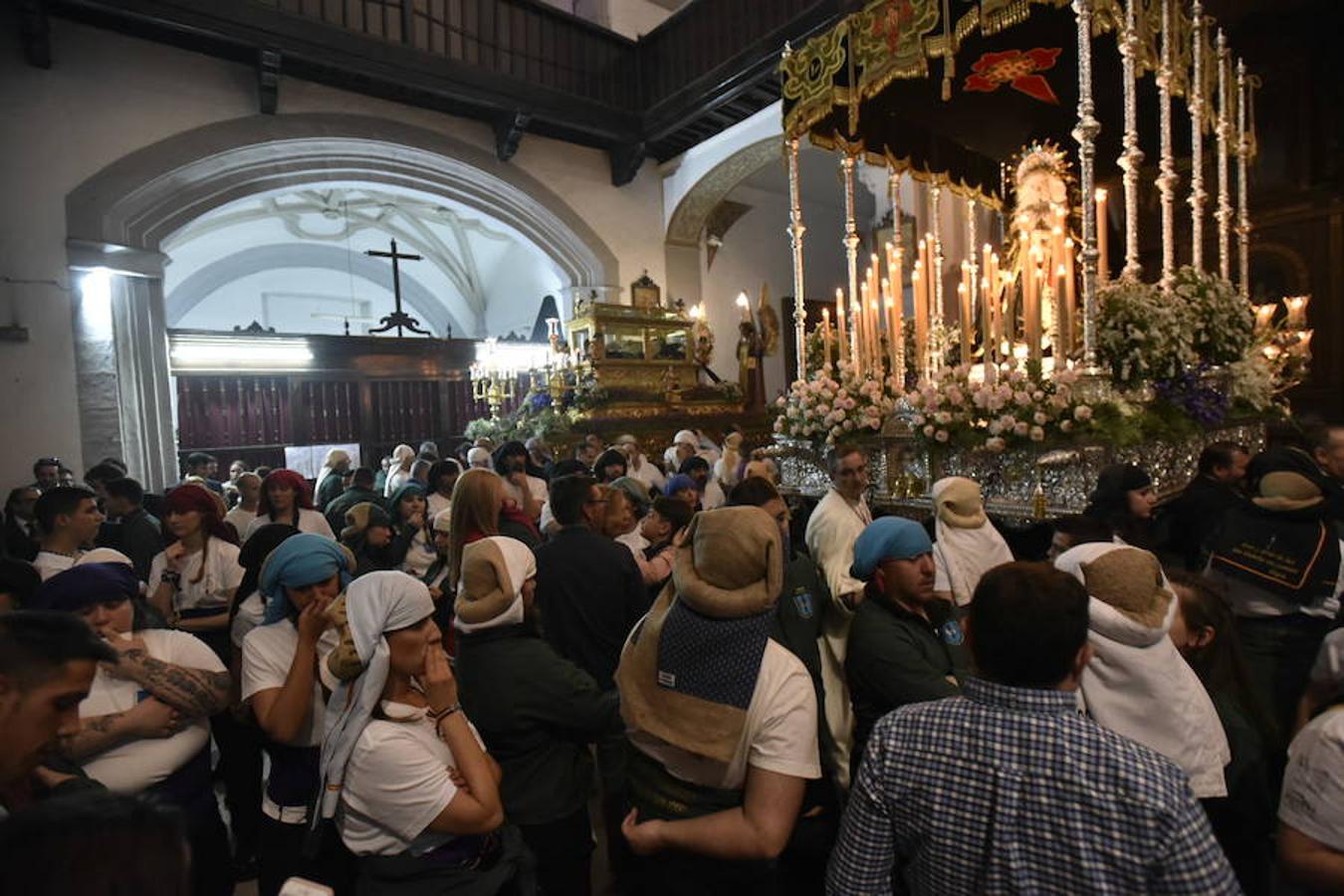 Fotos: Viernes Santo en Badajoz: La lluvia impide la salida del Santo Entierro