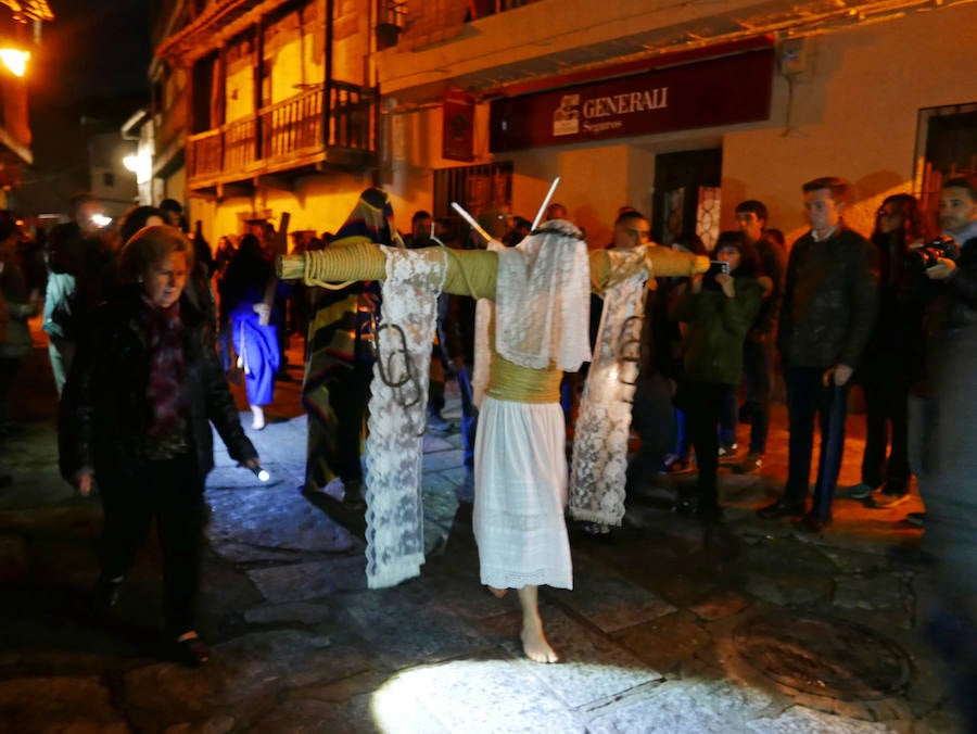 Fotos: Así vivieron los empalaos la madrugada de este Viernes Santo