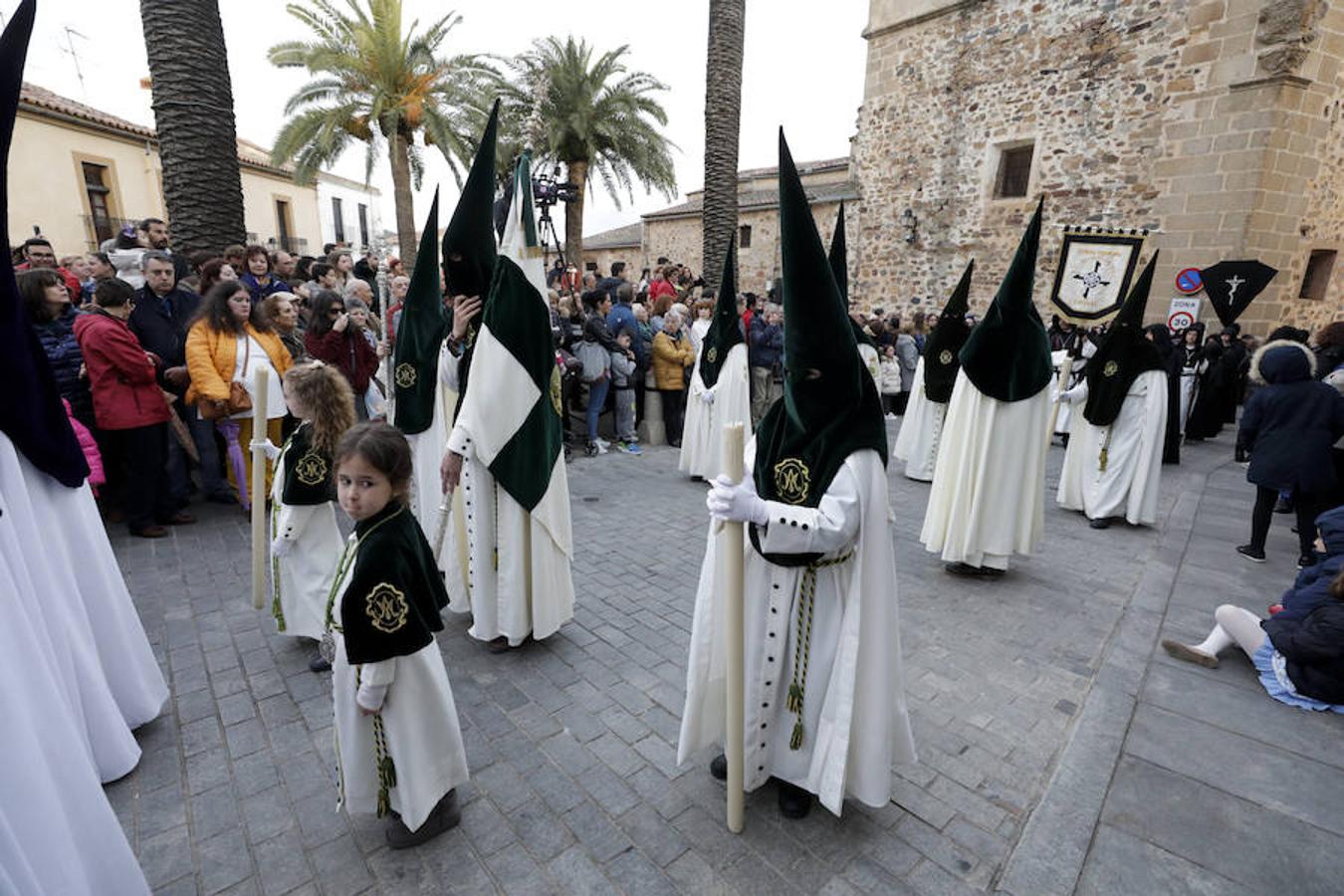 Fotos: Viernes Santo en Cáceres: Procesión del Santo Entierro