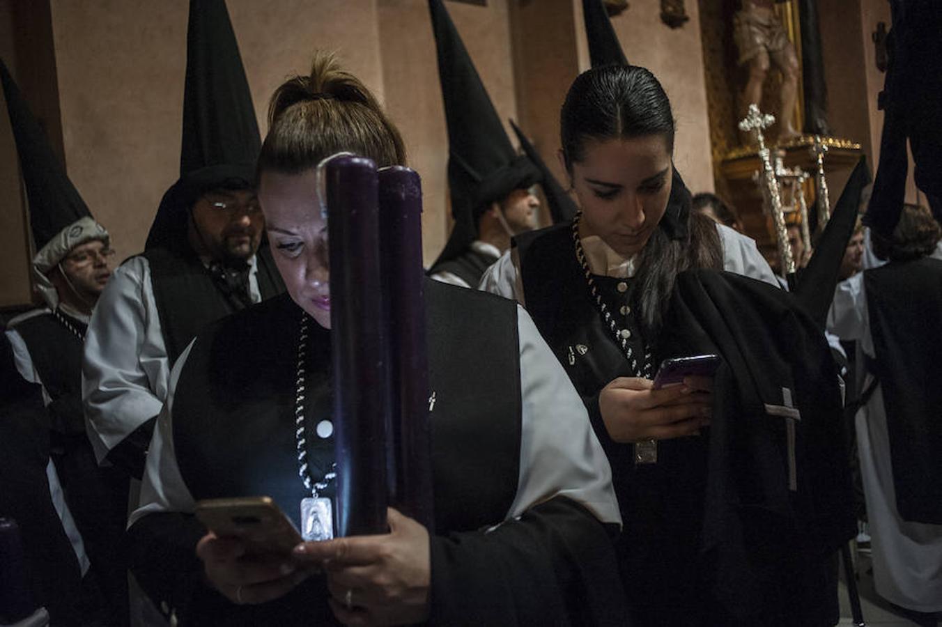 Fotos: Viernes Santo en Badajoz: La Patrona no pudo desfilar al suspenderse la procesión del rosario