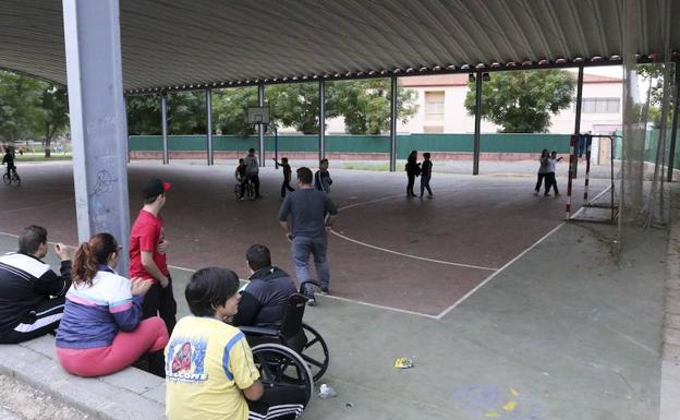Imagen de archivo de los escolares extremeños haciendo uso de instalaciones deportivas.