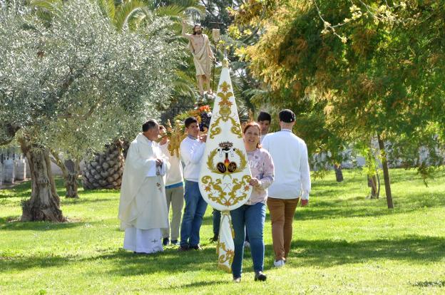 Paso del Cristo Resucitado en la procesión del año pasado. :: E. D.