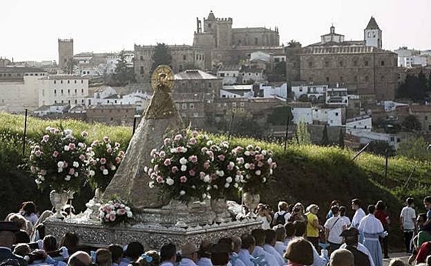 Bajada de la Virgen de la Montaña, en abril de 2018