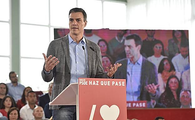 Pedro Sánchez ayer en el mitin que dio en Badajoz en el Hotel Río. :: J. V. Arnelas::