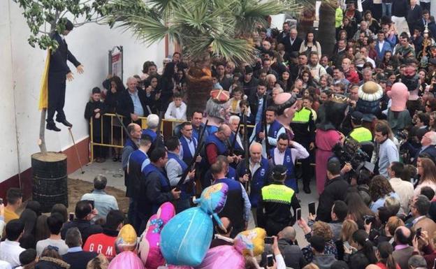 'Quema del Judas' en la localidad sevillana de Coripe, en esta ocasión encarnado por Carles Puigdemont.