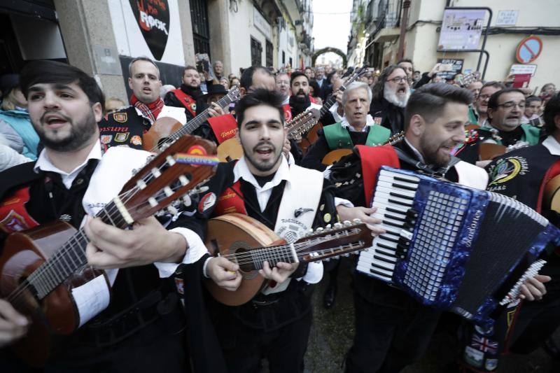 La bajada de la patrona de Cáceres se sobrepone al mal tiempo en su primer año de interés regional