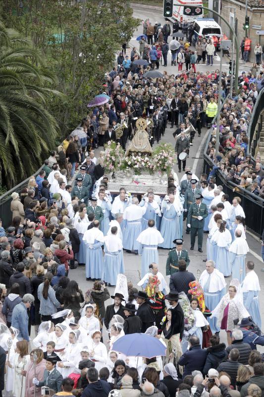 La bajada de la patrona de Cáceres se sobrepone al mal tiempo en su primer año de interés regional