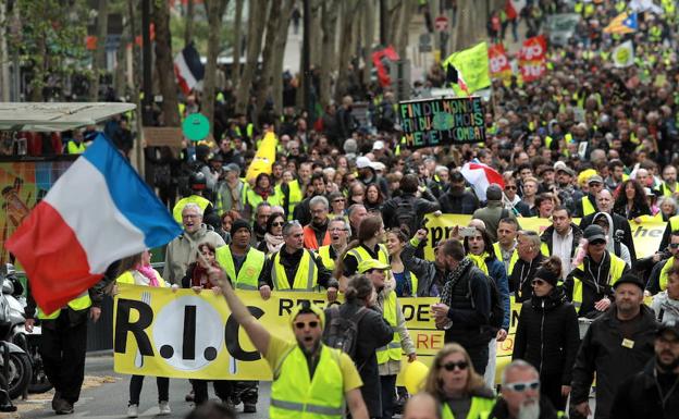 Los 'chalecos amarillos' vuelven a las calles en Francia.