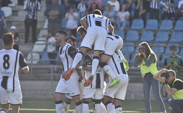 Celebración del segundo gol del Badajoz 