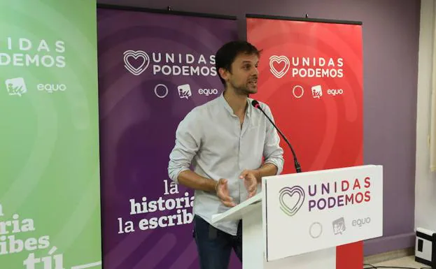 Álvaro Jaén habla tras perder el escaño que tenían por la provincia de Badajoz, en la sede regional, en Mérida.