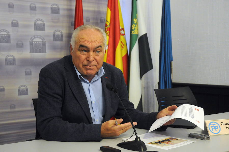 SENADOR DEL PP POR BADAJOZ. Pedro Acedo. 64 años. Diputado por Badajoz en el Congreso en la última legislatura, regresa al Senado, del que formó parte en el período 2011-2016. Fue alcalde de Mérida entre 1995 y 2007, y entre 2011 y 2015, y diputado en la Asamblea de 1991 a 1999.