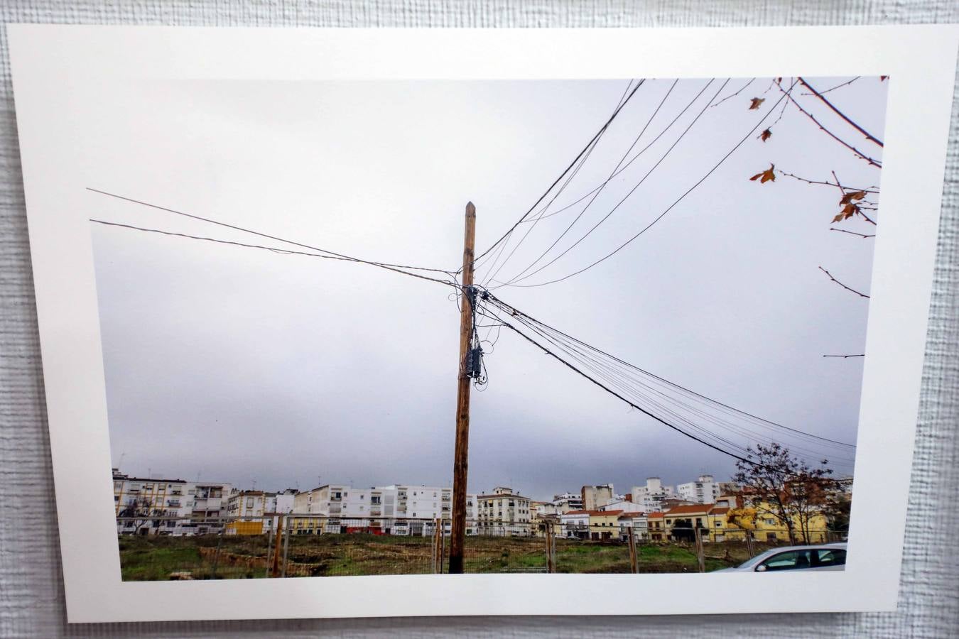 Del 26 de abril al 26 de mayo, en el Centro Cultural Santo Domingo de la Fundación CB, se puede visitar la exposición fotográfica 'Ciudad Incierta' de Ceferino López, una muestra como un repertorio visual que trata de situar al espectador en el territorio exacto que habita, animándole a reflexionar sobre el estado de las cosas.