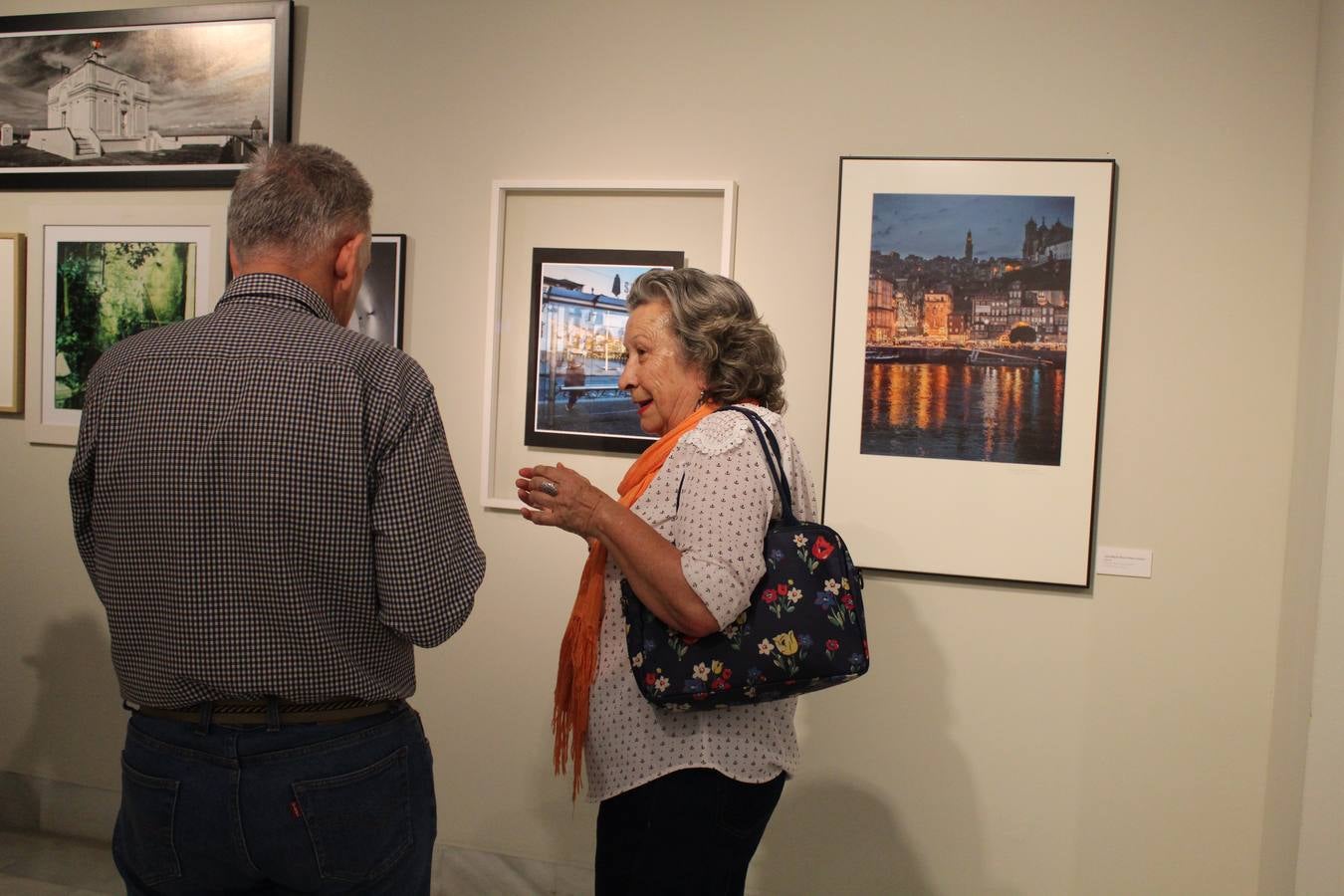 Organizada y comisariada por la Asociación de Vecinos del Casco Antiguo de Badajoz, la exposición que cada año acoge la Sala Vaquero Poblador de la Diputación de con motivo de las fiestas patronales del barrio, reúne en esta ocasión a 39 artistas relacionados de algún modo la zona intramuros de la capital pacense. La exposición se compone de pintura, fotografía, escultura, collage e instalaciones. Varios de los artistas son ya reconocidos y avalados por la crítica, mientras que otros, en general más jóvenes, buscan su sitio en el mundo del Arte y encuentran una oportunidad para exponer y dar a conocer su obra en la Sala Vaquero Poblador. Se puede visitar hasta el 11 de mayo.