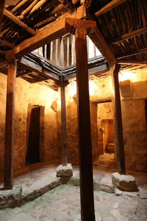 Convento El Palancar. Ubicado en Pedroso de Acim, es el más pequeño del mundo. 