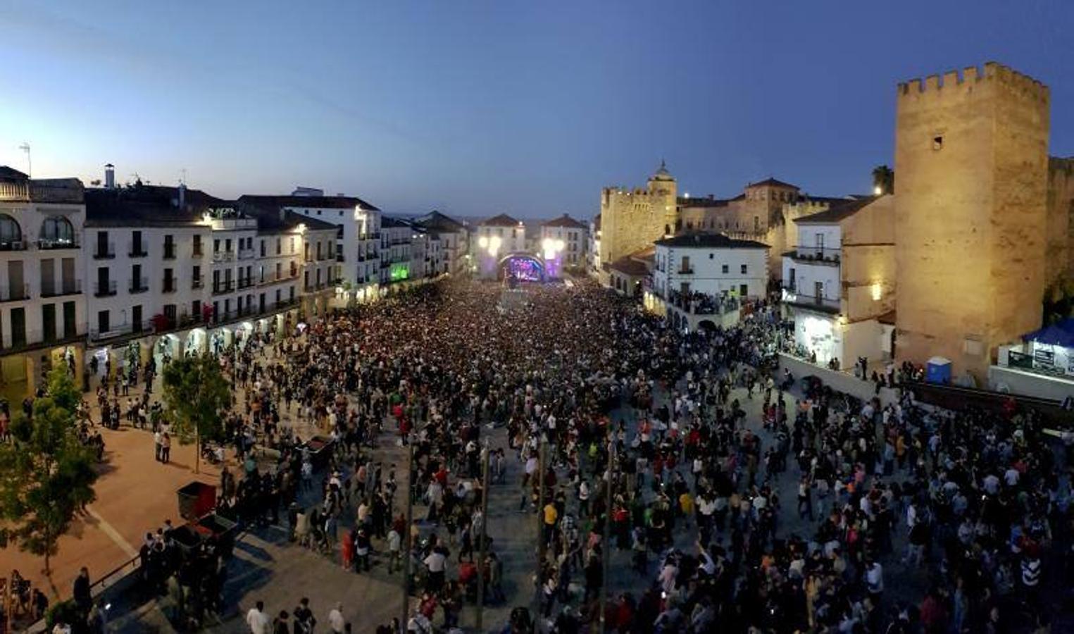 Imágenes de la segunda jornada del Festival, correspondientes al viernes 10 de mayo 