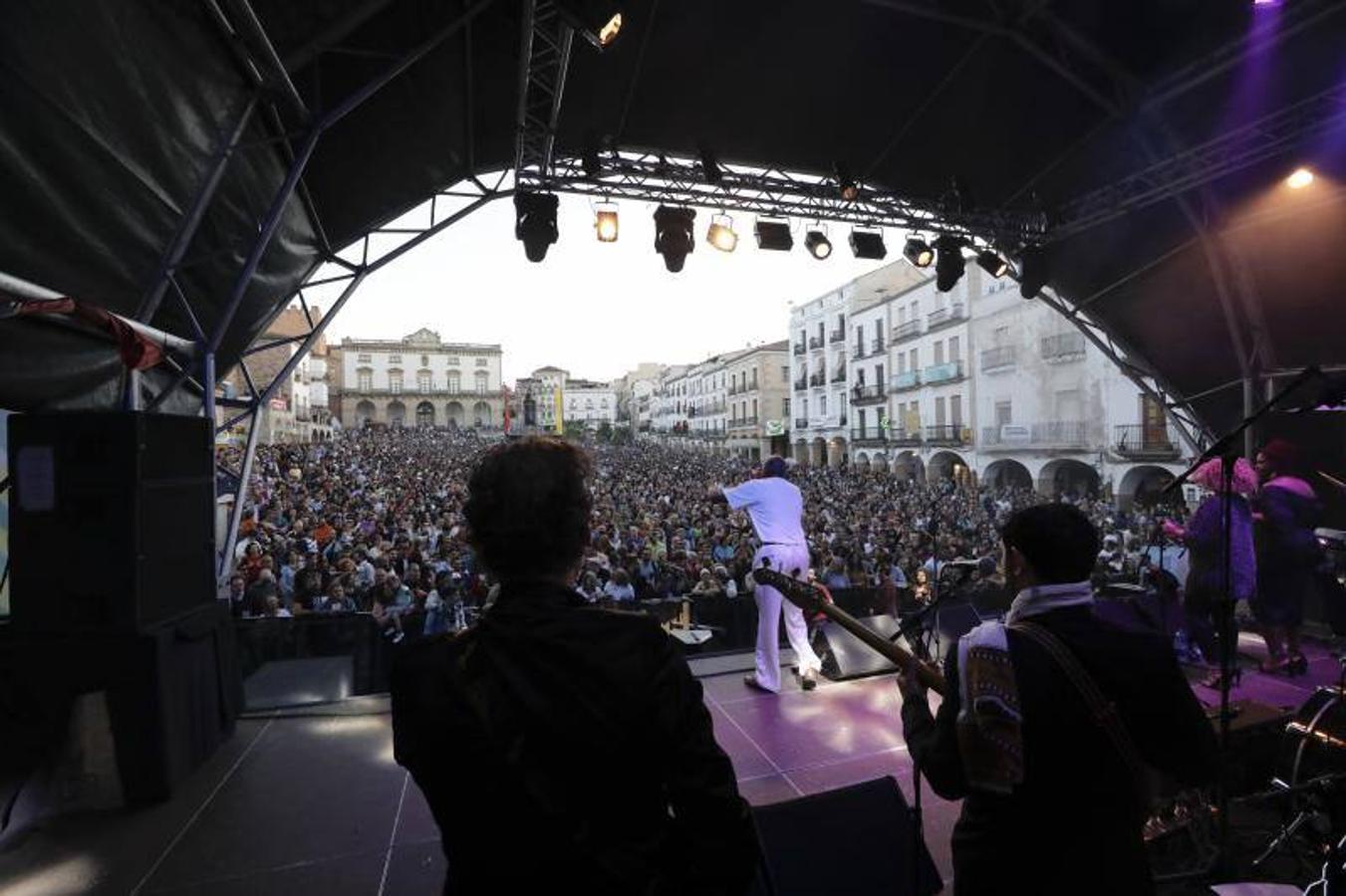 Imágenes de la segunda jornada del Festival, correspondientes al viernes 10 de mayo 