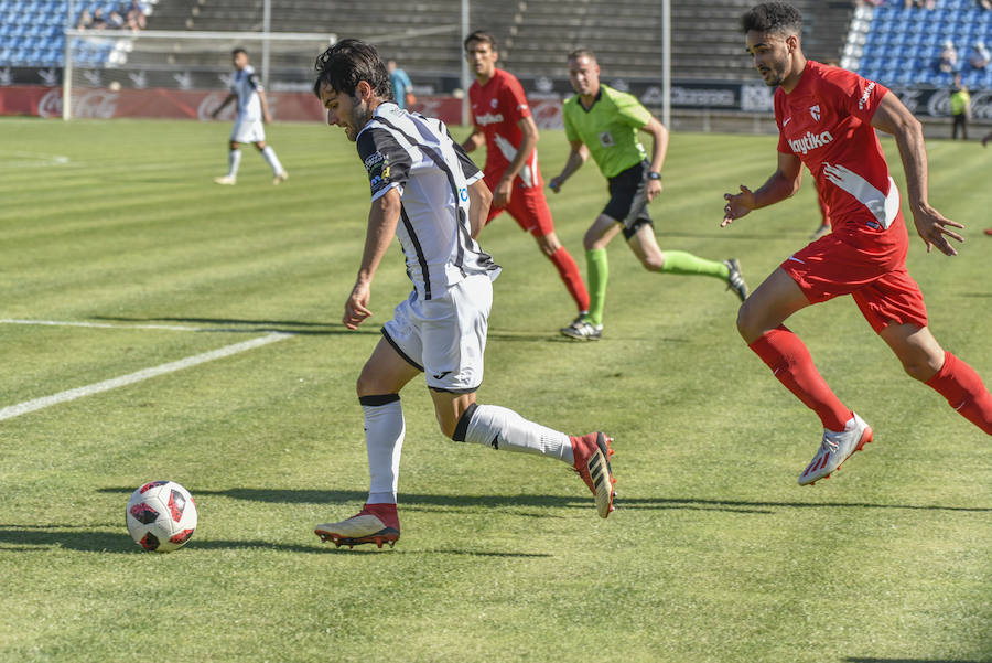 El equipo pacense gana por 2-0 al Sevilla Atlético obra el milagro de Nafti de clasificarse para el playoff y emplaza a su afición a dentro de quince días camino ya del asencenso