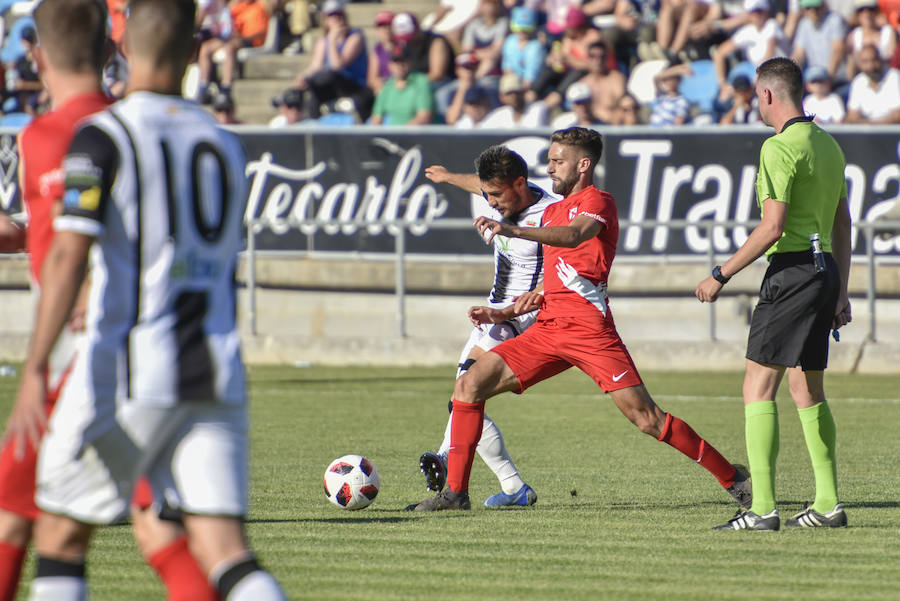 El equipo pacense gana por 2-0 al Sevilla Atlético obra el milagro de Nafti de clasificarse para el playoff y emplaza a su afición a dentro de quince días camino ya del asencenso