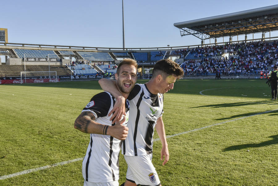 El equipo pacense gana por 2-0 al Sevilla Atlético obra el milagro de Nafti de clasificarse para el playoff y emplaza a su afición a dentro de quince días camino ya del asencenso