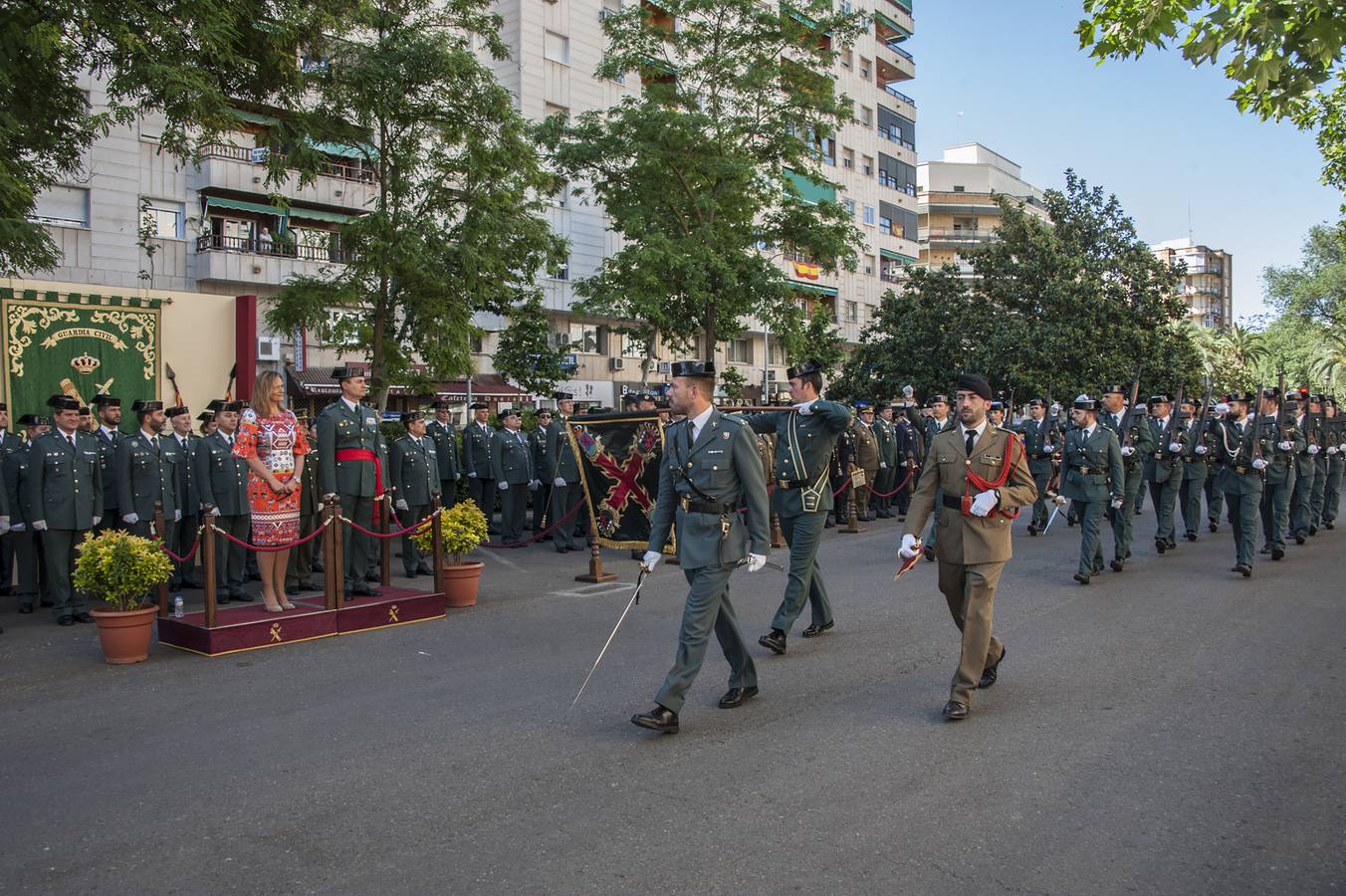 La delegada del Gobierno en Extremadura, Yolanda García Seco ha asistido a los actos de celebración del 175 aniversario de la creación del cuerpo celebrado en Badajoz. La delegada ha subrayado el compromiso moral de los trabajadores reflejado en la llamada «Cartilla de la Guardia Civil», de la que resalta la importancia que en la misma se hace al honor en el ejercicio de sus funciones. García Seco ha explicado que la primera actuación registrada en la historia de la Guardia Civil fue impedir un asalto a la diligencia de Extremadura en Navalcarnero, en septiembre de 1844.