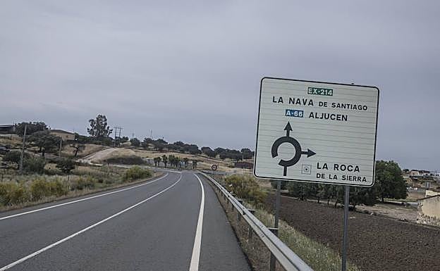 En esta rotonda se situó la Guardia Civil. Al fondo, la dehesa. 
