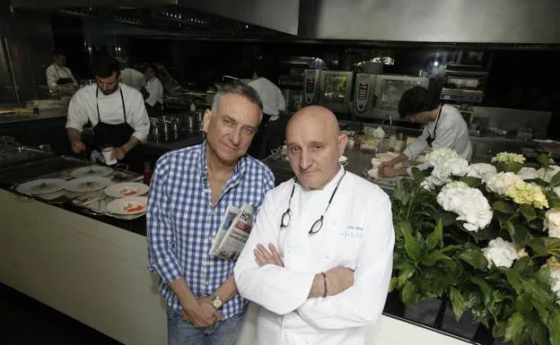 José Polo y Toño Pérez, en las cocinas del restaurante Atrio. 