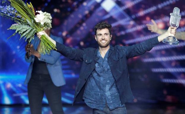 Duncan Laurence celebra su victoria en el festival de Eurovisión 2019 gracias a su canción 'Arcade'. 