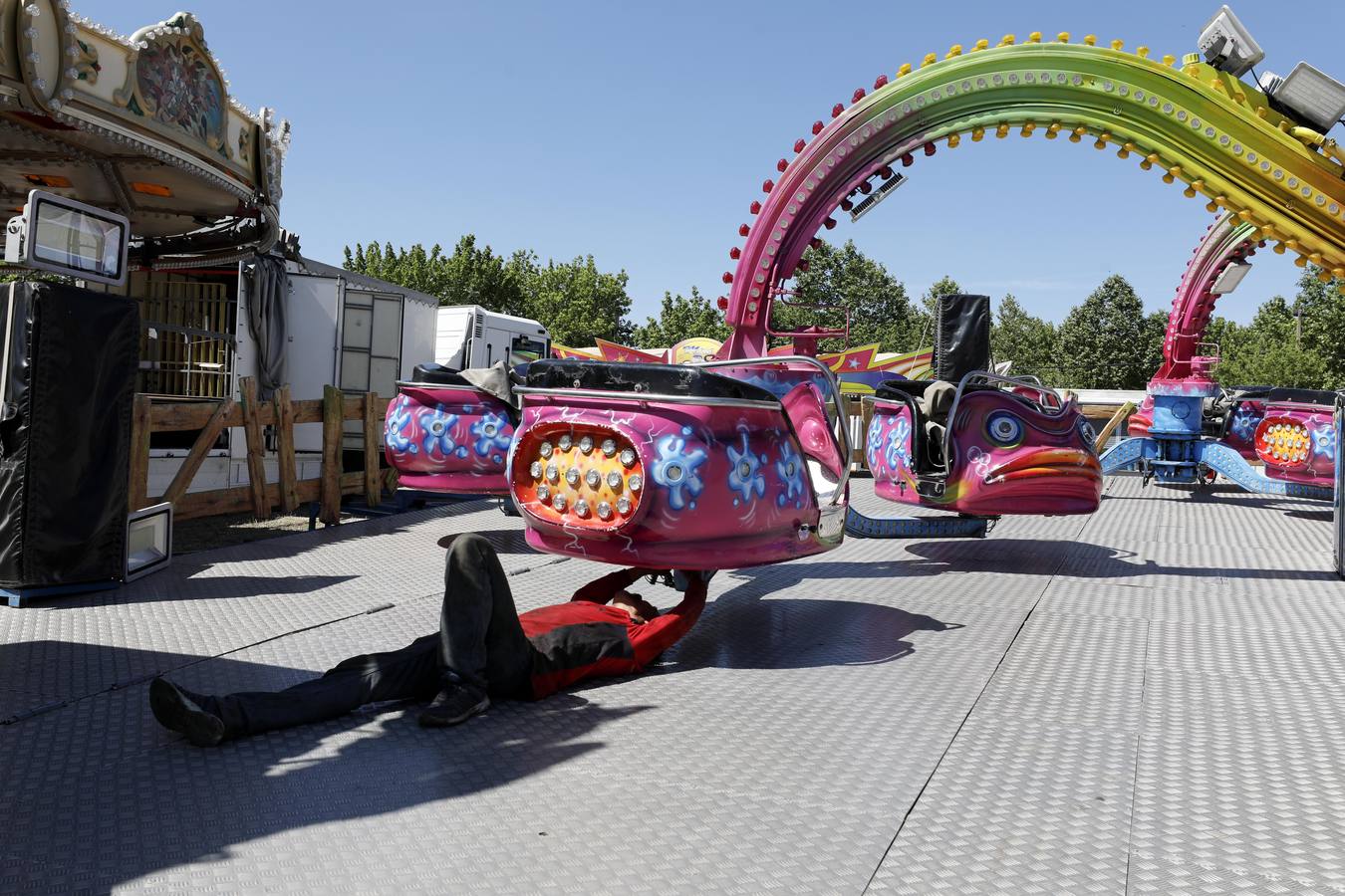 El encendido oficial será el martes 28 y la música de los 'cacharritos' estará incronizada para que suene lo mismo en todo el recinto